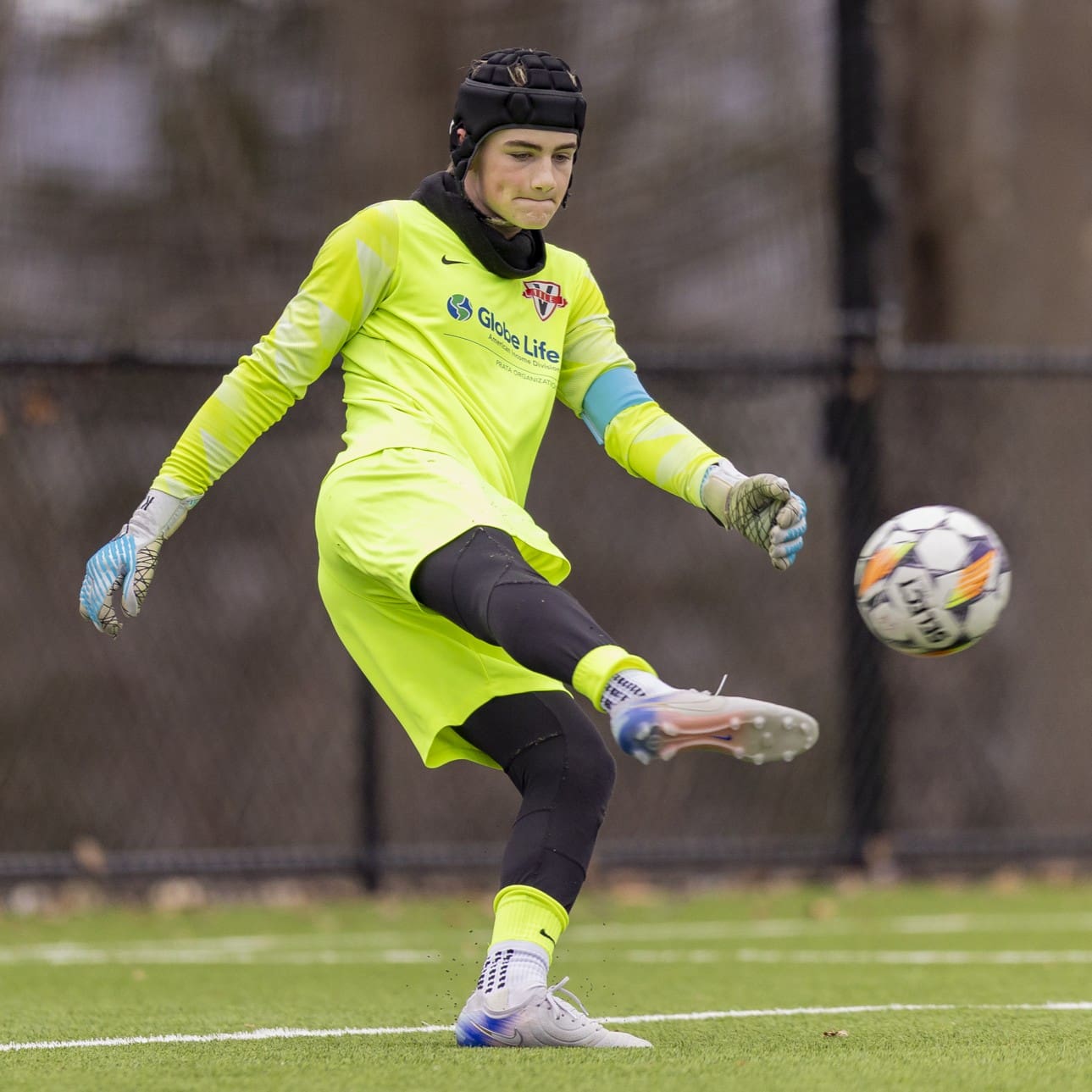 Vale Newell’s goalkeeper distributing the ball